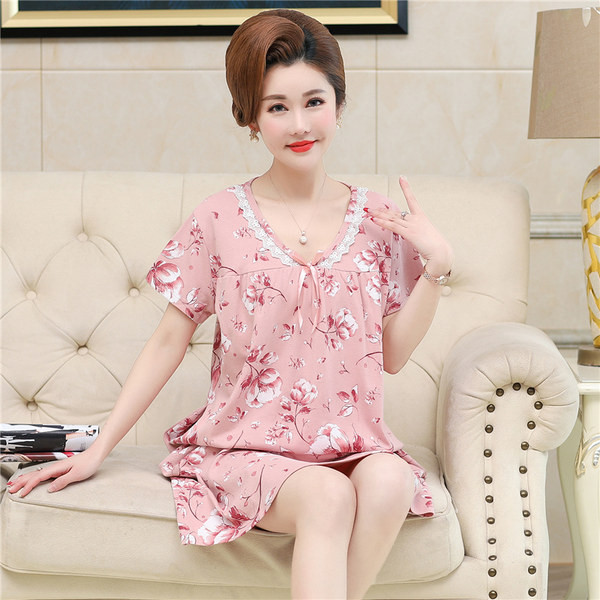 Ženska spavaćica sa cvjetnim uzorkom i trakom