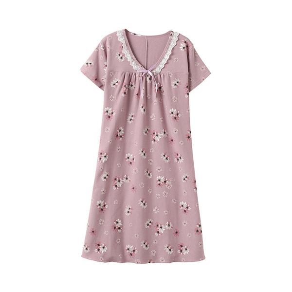 Ženska spavaćica sa cvjetnim uzorkom i trakom