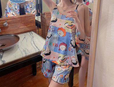 Дамска нощница или пижама с апликация