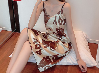 Дамска нощница или пижама с апликация