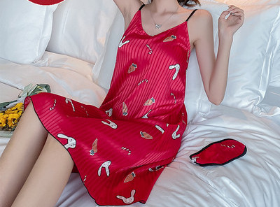 Дамска нощница или пижама с апликация