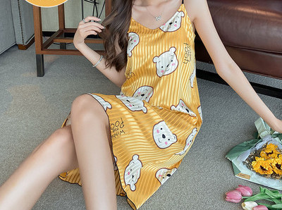 Дамска нощница или пижама с апликация