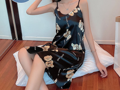 Дамска нощница или пижама с апликация