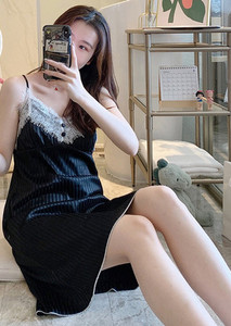 Ženska spavaćica sa čipkom i tankim naramenicama