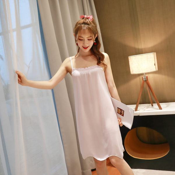 Ženska dnevna spavaćica na tanke naramenice