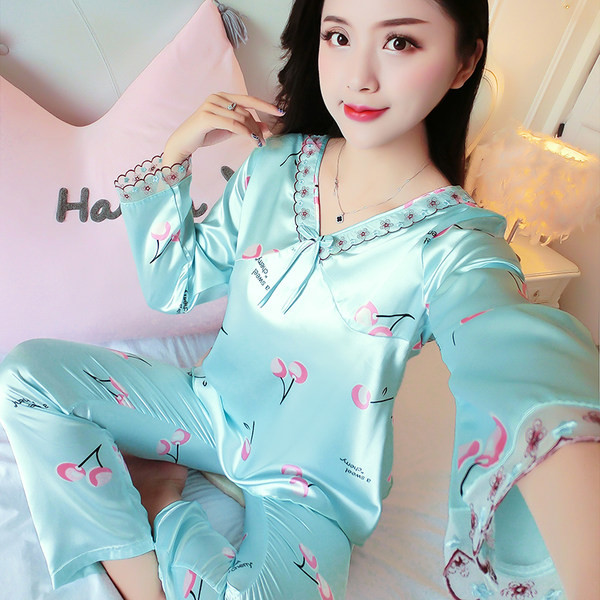 Ženska satenska pidžama s printom u boji