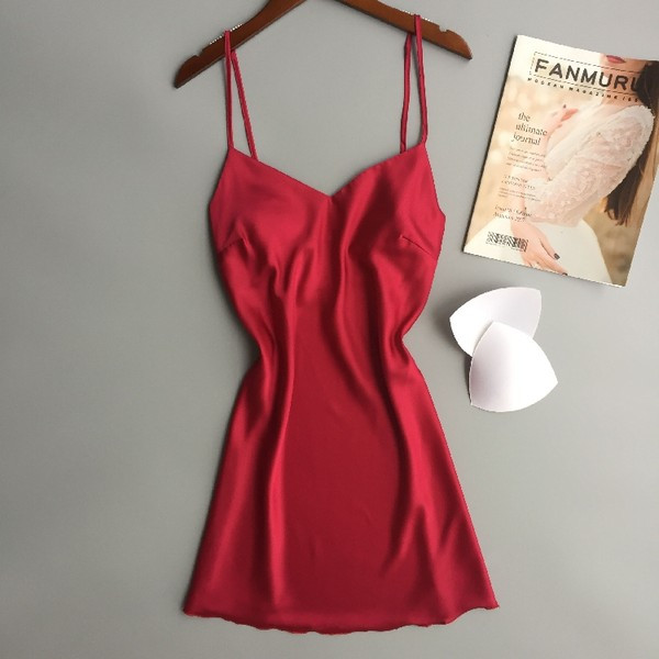 Ženska spavaćica na tanke naramenice u raznim bojama