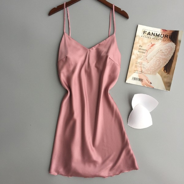 Ženska spavaćica na tanke naramenice u raznim bojama