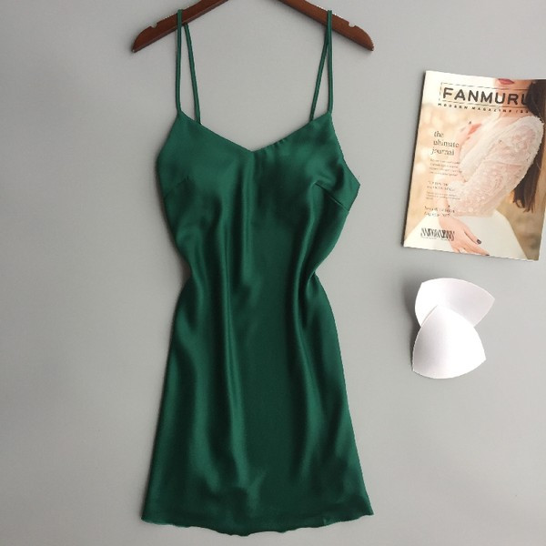 Ženska spavaćica na tanke naramenice u raznim bojama