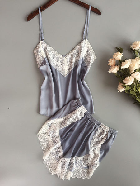 Ženska pidžama iz dva dijela - majica bez rukava i kratke hlače s čipkom
