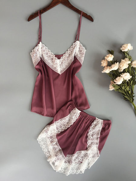 Ženska pidžama iz dva dijela - majica bez rukava i kratke hlače s čipkom