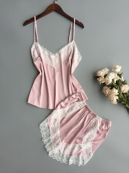 Ženska pidžama iz dva dijela - majica bez rukava i kratke hlače s čipkom