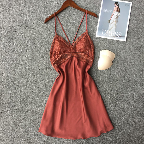 Дамска елегантна сатенена къса нощница