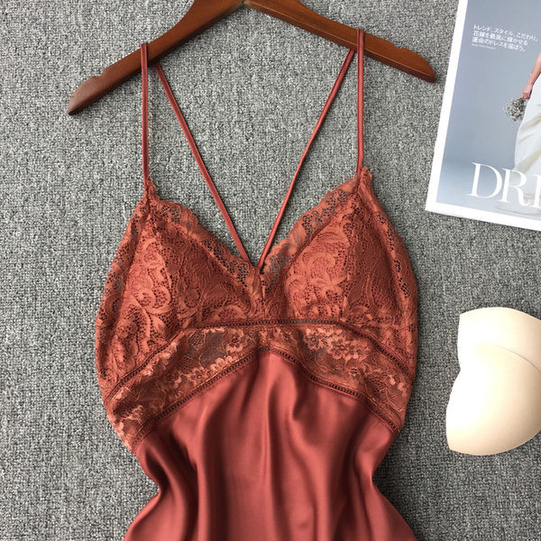 Дамска елегантна сатенена къса нощница