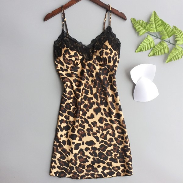 Moteriški naktiniai marškiniai su leopardo raštu ir plonomis petnešėlėmis