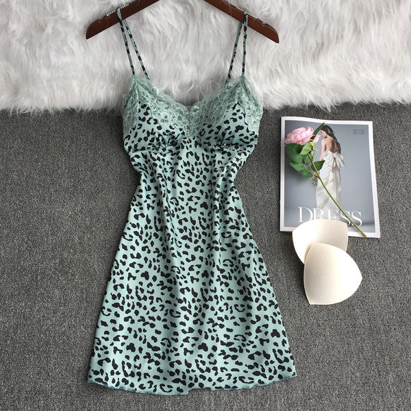 Дамска нощница с тънки презрамки и животински принт