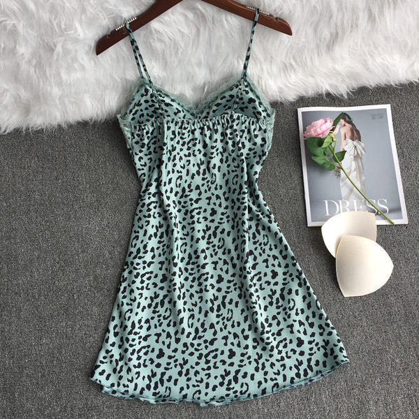 Дамска нощница с тънки презрамки и животински принт