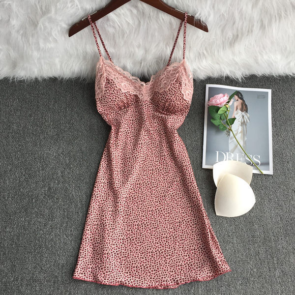 Дамска нощница с тънки презрамки и животински принт