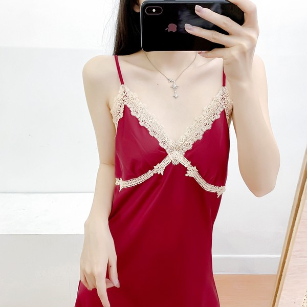 Ženska ljetna svilena spavaćica na tanke naramenice