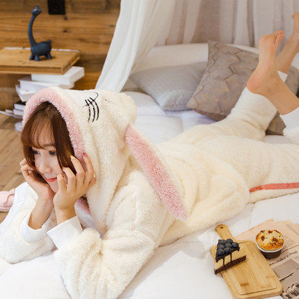 Ženska zimska pidžama sa vezom i 3D elementima