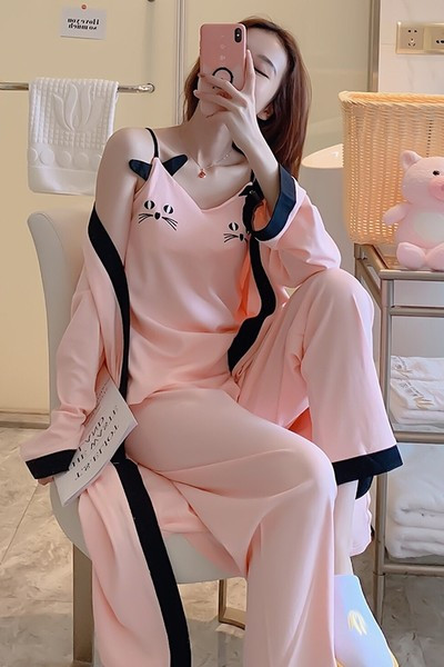 Дамска пижама от три части с апликация