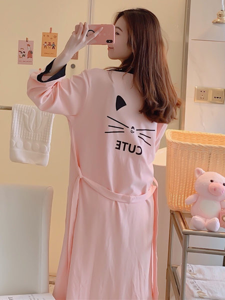 Дамска пижама от три части с апликация