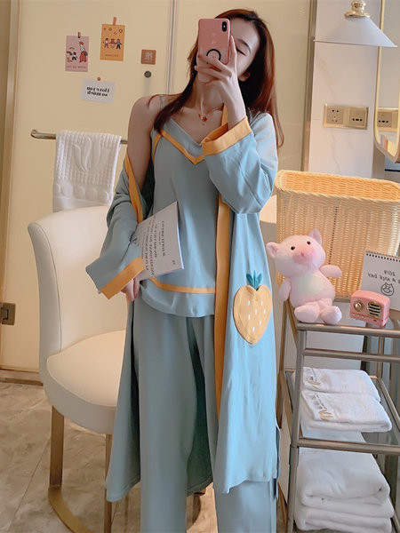 Дамска пижама от три части с апликация