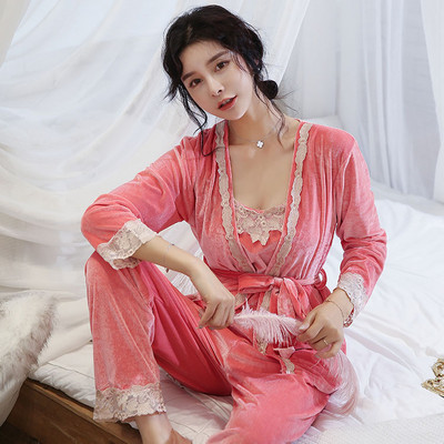 Ženska pidžama iz tri dijela sa čipkom