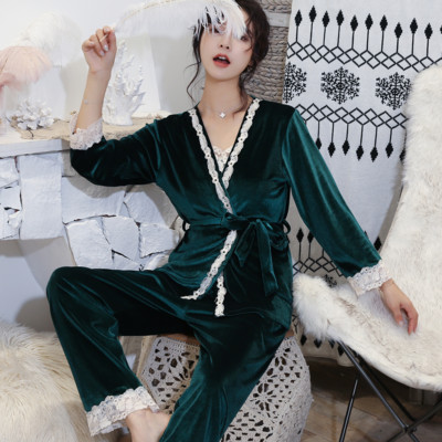 Ženska pidžama iz tri dijela sa čipkom