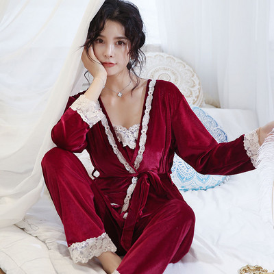 Ženska pidžama iz tri dijela sa čipkom