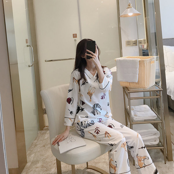 Ženska pidžama sa životinjama - bijela boja