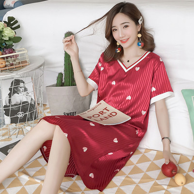 Ženska spavaćica od satena - sa špic izrezom