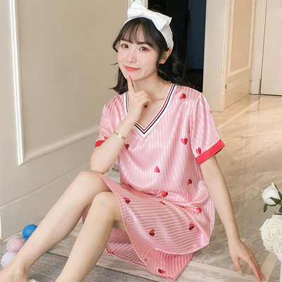 Ženska spavaćica od satena - sa špic izrezom