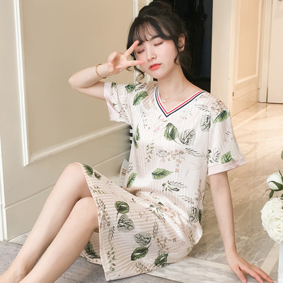 Ženska spavaćica od satena - sa špic izrezom