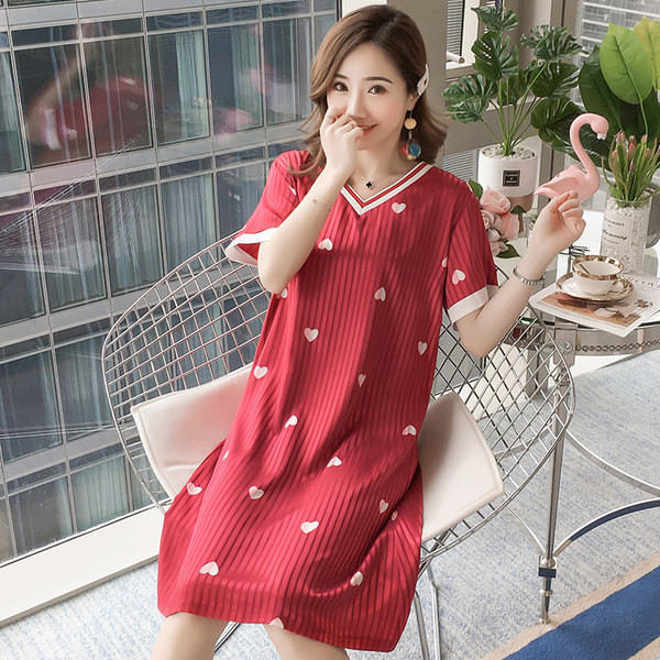 Ženska spavaćica od satena - sa špic izrezom