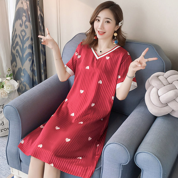 Ženska spavaćica od satena - sa špic izrezom