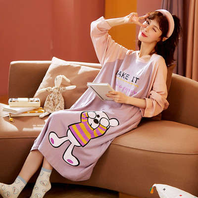 Ženska duga spavaćica široki model sa aplikacijom