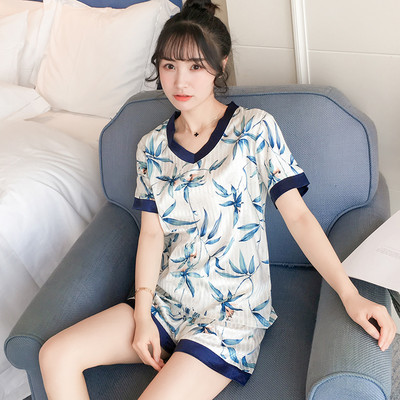 Ljetna satenska pidžama iz dva dijela sa aplikacijom