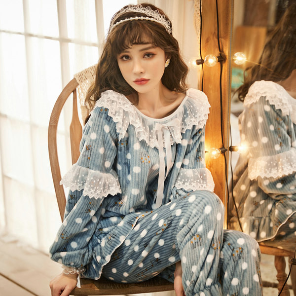 Baršunasta pidžama jesen-zima s čipkom i trakom