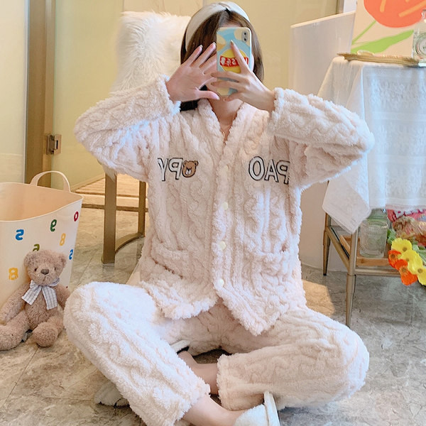 Ženska topla pidžama iz dva dijela sa vezom