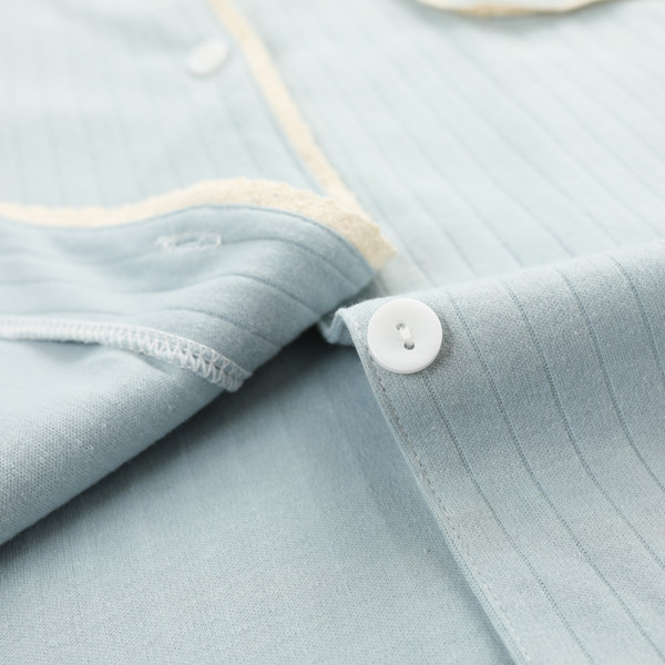 Ženska pidžama s gumbima i dvodijelnim džepom