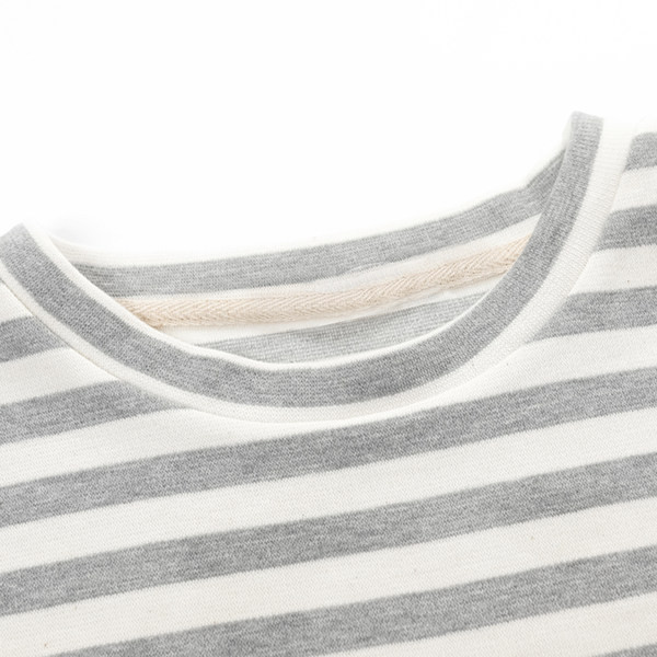 Ležerna ženska pidžama na pruge iz dva dijela