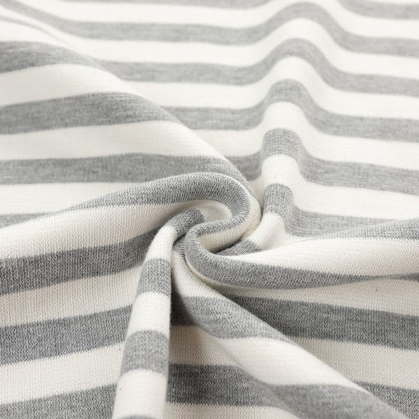 Ležerna ženska pidžama na pruge iz dva dijela