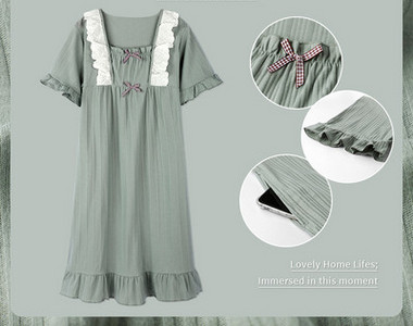 Moderna ženska spavaćica s četvrtastim izrezom i čipkom