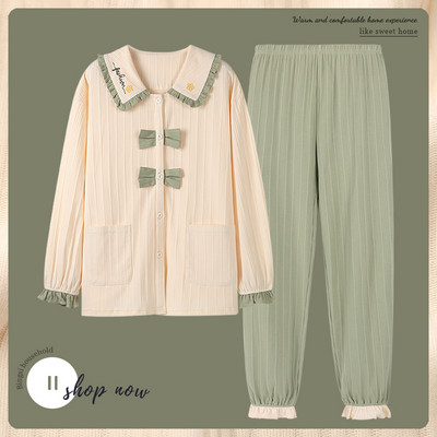 Moderna ženska dvodijelna pidžama s gumbima