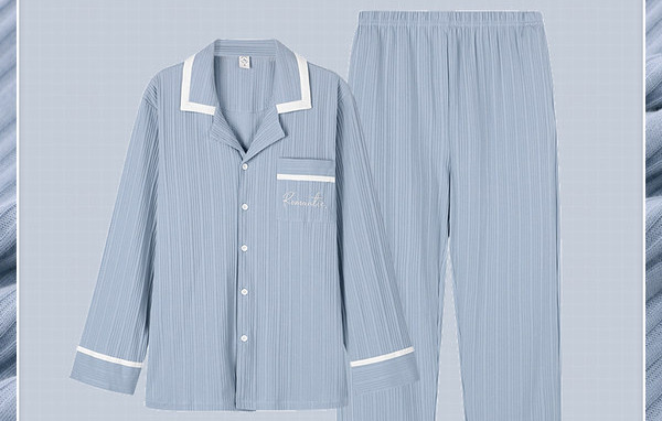 Ženska prugasta pidžama iz dva dijela u plavoj boji