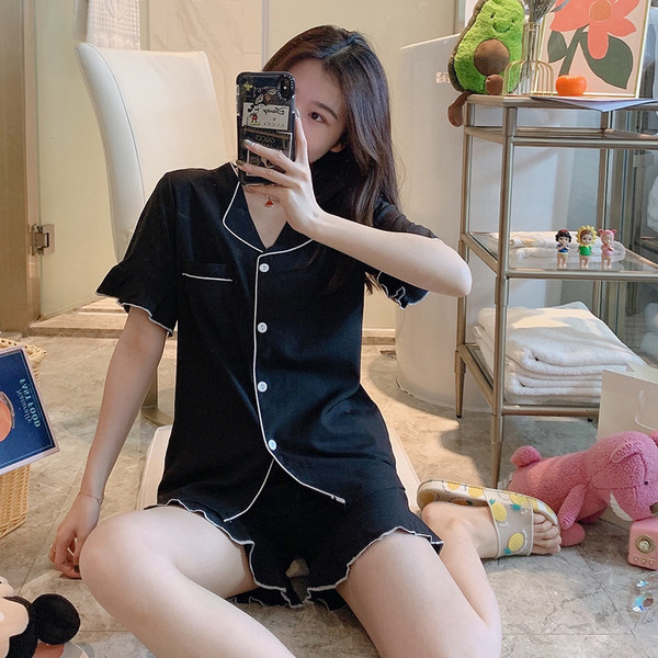 Ženska kratka pidžama iz dva dijela sa špic izrezom