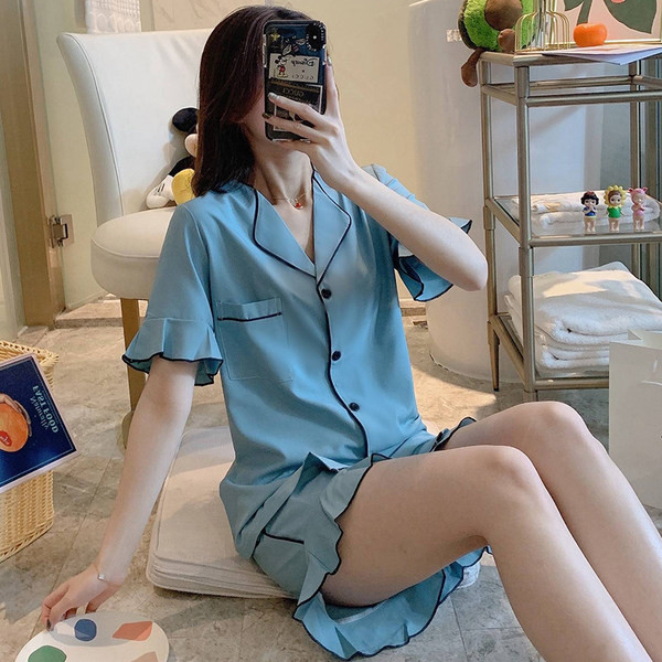 Ženska kratka pidžama iz dva dijela sa špic izrezom