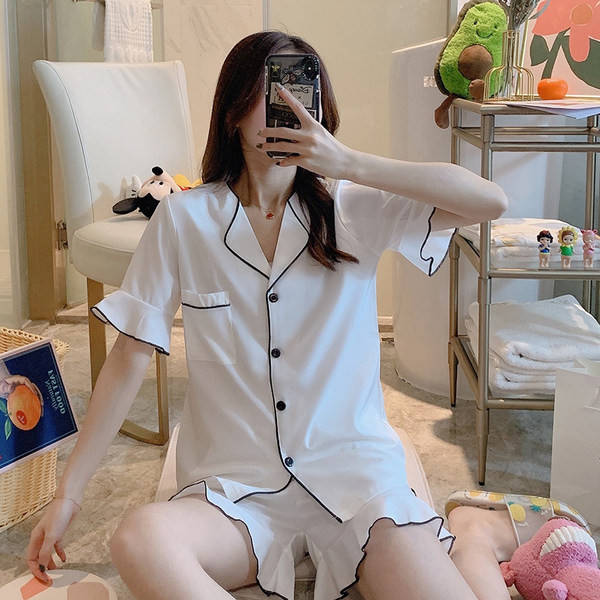 Ženska kratka pidžama iz dva dijela sa špic izrezom