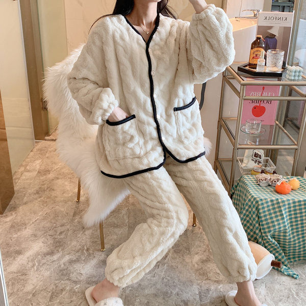 Pijamale groase de primăvară-toamnă de damă cu buzunare și închidere cu nasturi